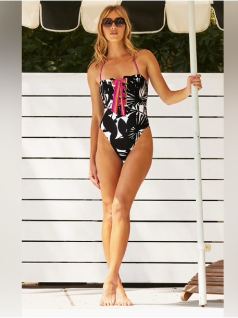 Trina Turk NWT Size 10 Lennox Bandeau One Piece Swimsuit Floral Removable Strap